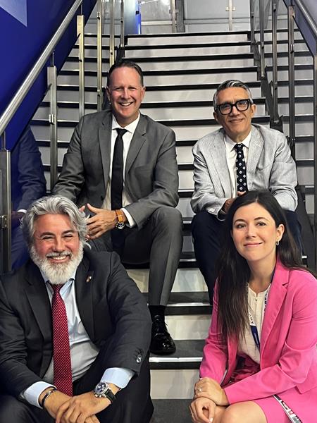 L’annonce a eu lieu à Londres dans le cadre du Salon aéronautique de Farnborough.

Sur la photo, M. Yanic Roy, président-directeur général du MET, M. Mehran Ebrahimi, professeur titulaire à l’ESG-UQAM, M. Pablo Rodriguez, Ministre des Transports du Canada, Mme Catherine Fournier, Mairesse de Longueuil
